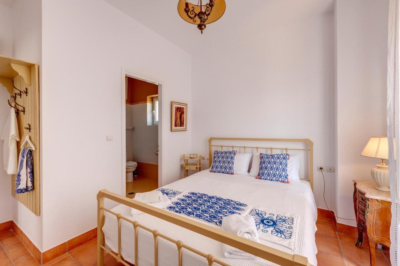Cycladic Aura - Traditional Holiday Cottage ฟินิกัส ภายนอก รูปภาพ